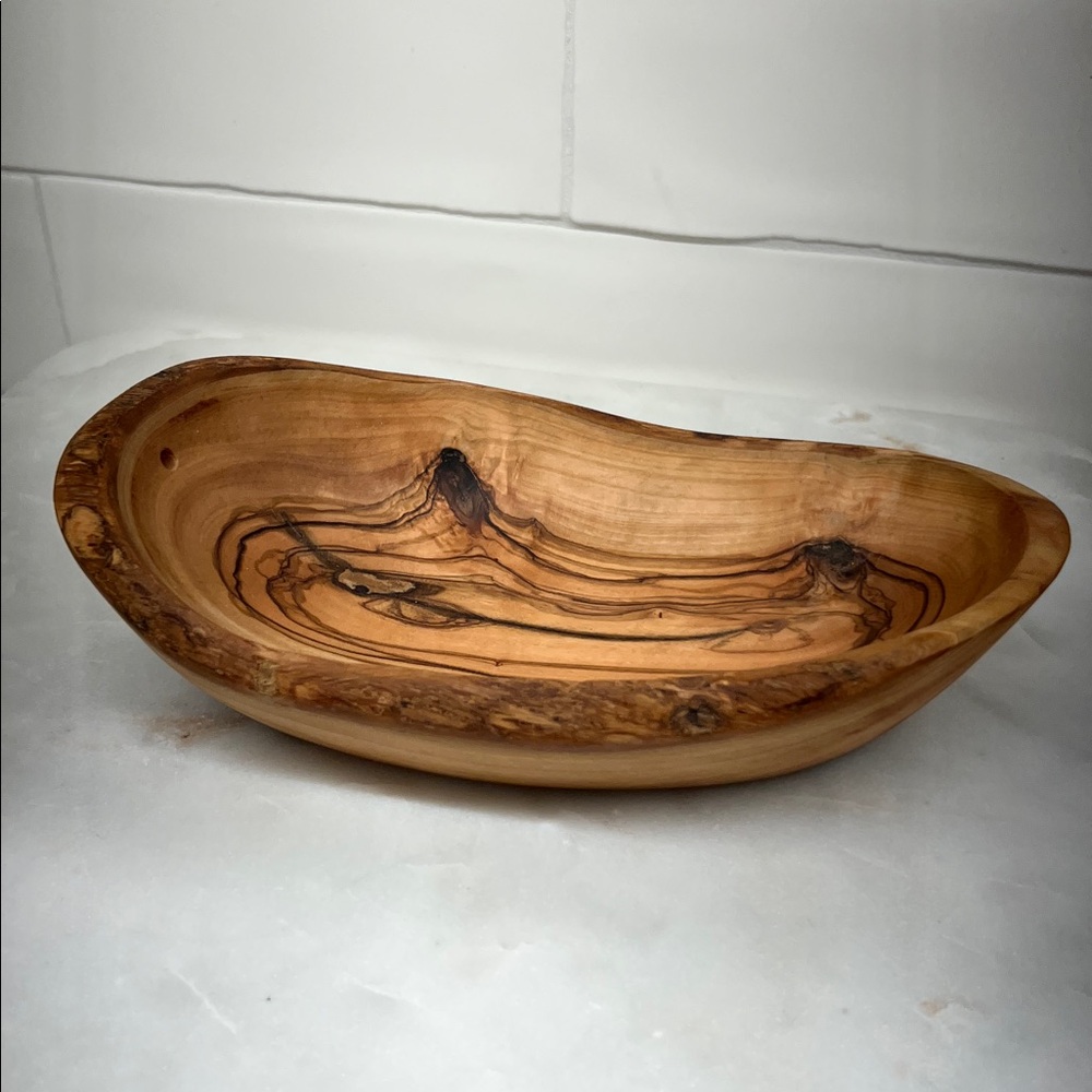Handcrafted Olive Wood Bowl 
Made in Italy 🇮🇹